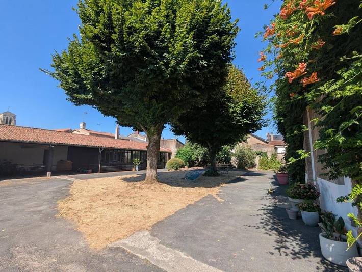 Location de vacances pour 7 personnes, avec Terrasse et Jardin à Les Landes-Genusson - 2