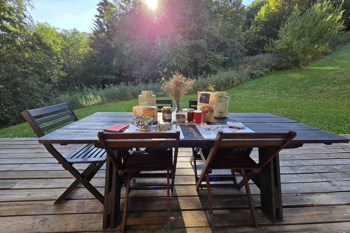 Entire apartment, Ski-in/ski-out flat with terrace and pool in Flumet, Albertville region