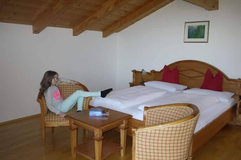 Großes Ferienhaus am Berg mit Blick auf den Chiemsee in Bernau am Chiemsee, Chiemsee