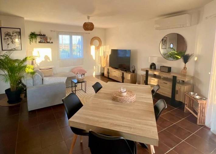 Appartement de vacances pour 4 personnes, avec vue et piscine ainsi que terrasse et jardin