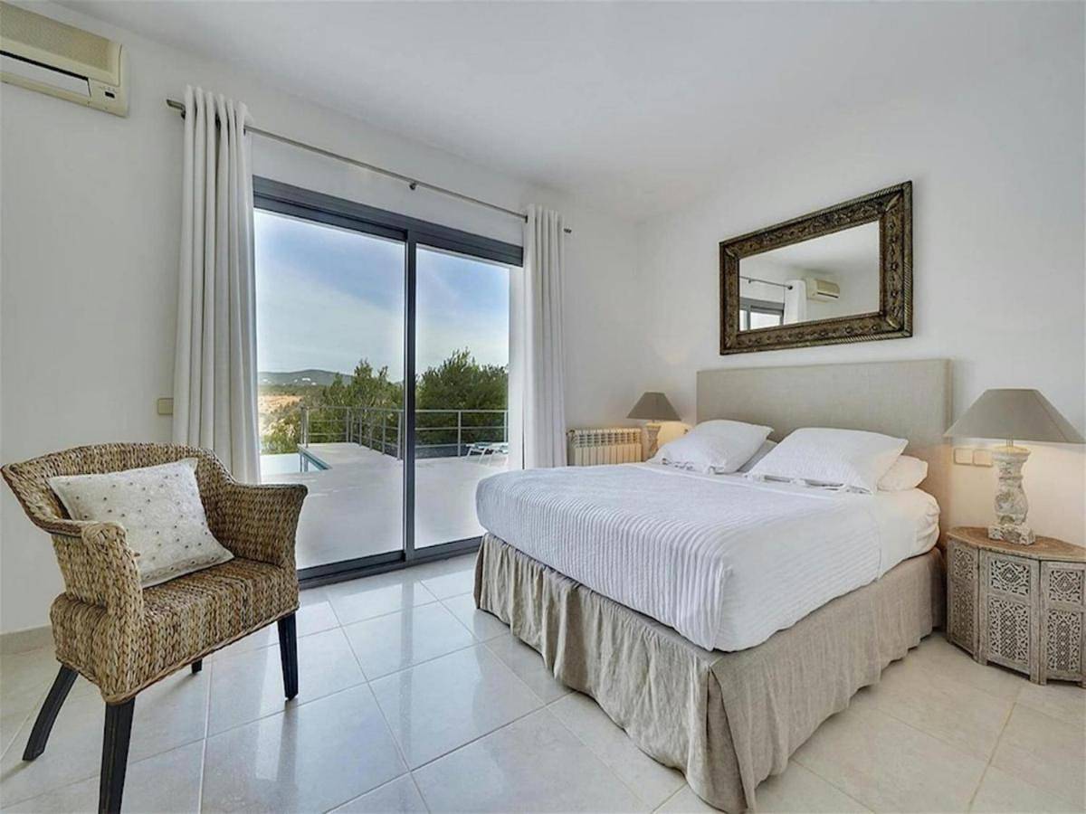 Villa in Porroig with Stunning Sea Views in Moncloa-Aravaca, Madrid