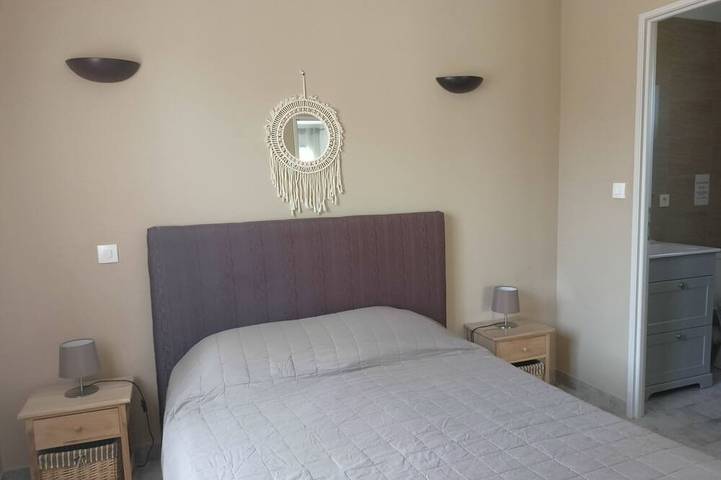 Location de vacances pour 2 personnes, avec terrasse ainsi que piscine et jardin à Villemoustaussou - 2