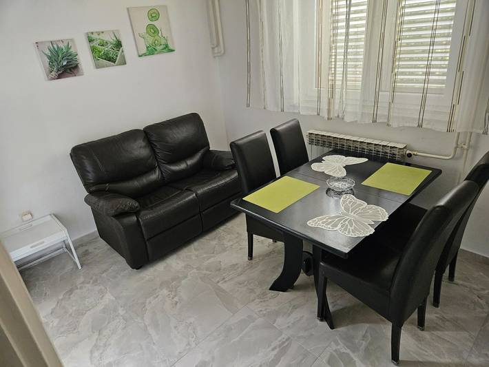 Ferienwohnung für 4 Personen, mit Terrasse und Garten in Zadar (Kommun)