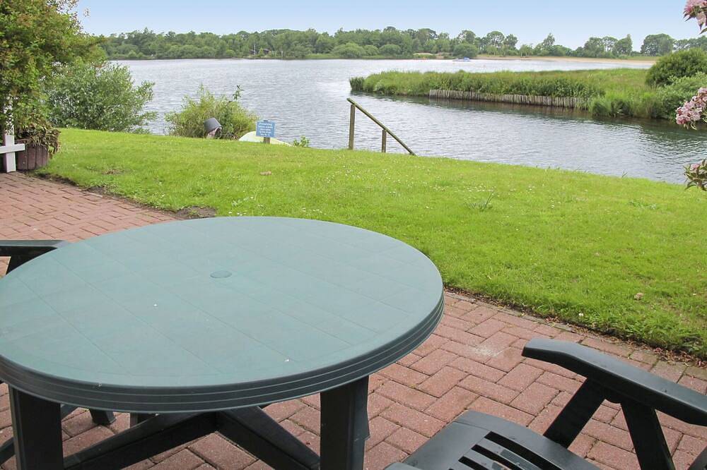 Atemberaubendes  Ferienhaus für 4 Personen mit  W-Lan, Tv, Terrasse und Parkplatz in Großefehn, Landkreis Aurich