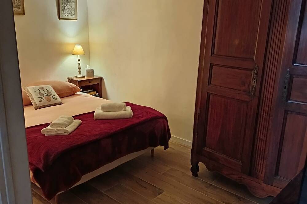 Entire apartment, Detached 50 m2 apartment in village house. in Caromb, Parc naturel régional du Mont-Ventoux