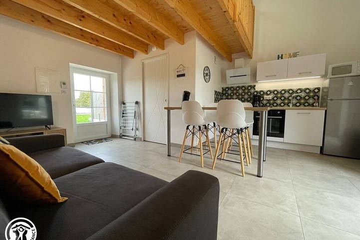 Gîte pour 3 personnes, avec Terrasse et Piscine à Soullans
