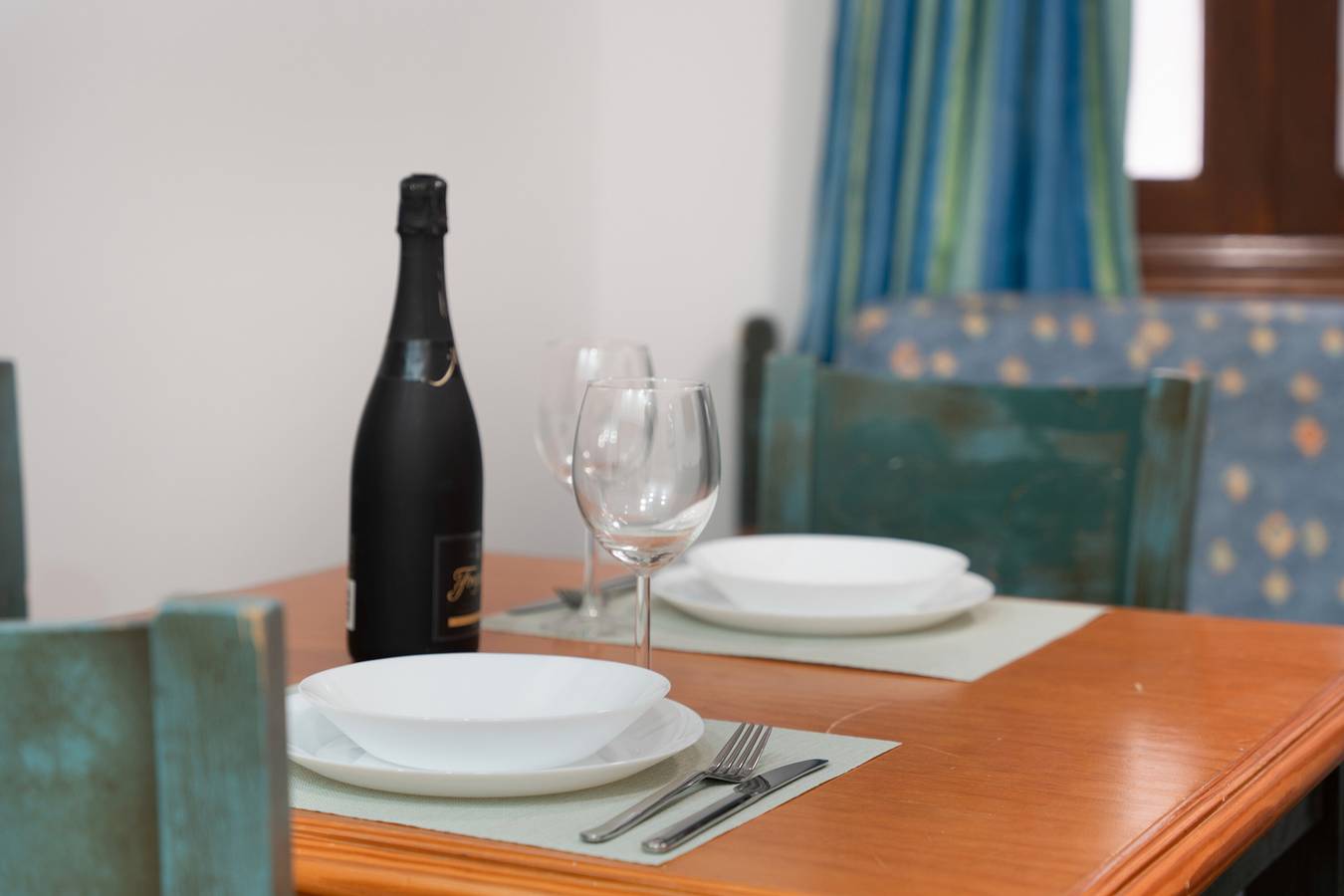 Entire apartment, Vacation 'Las Flores 1A' with Shared Pool and Wi-Fi in San Eugenio Alto, Adeje