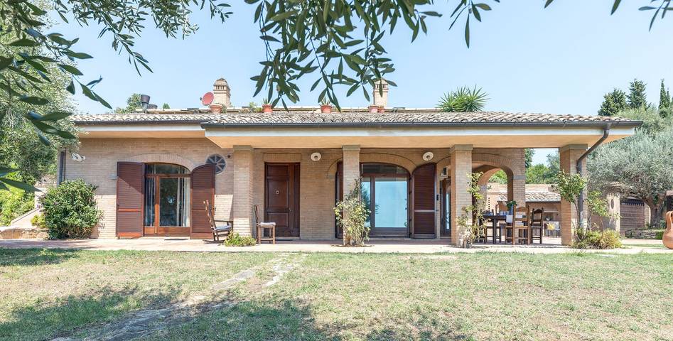 Villa per 7 persone, con giardino a Civitanova Marche