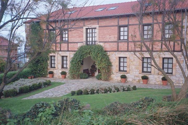 Casa rural, con Terraza además de Jardín y Vistas en Santillana del Mar