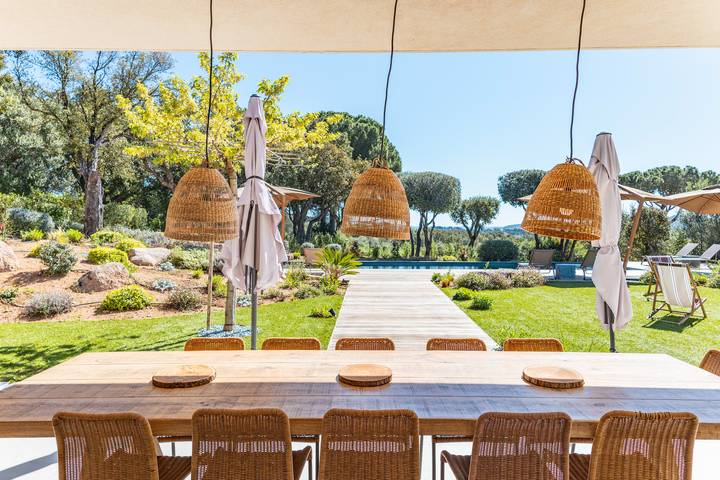 Location de vacances pour 12 personnes, avec piscine ainsi que jardin et terrasse, adapté aux familles dans Pinarellu - 2