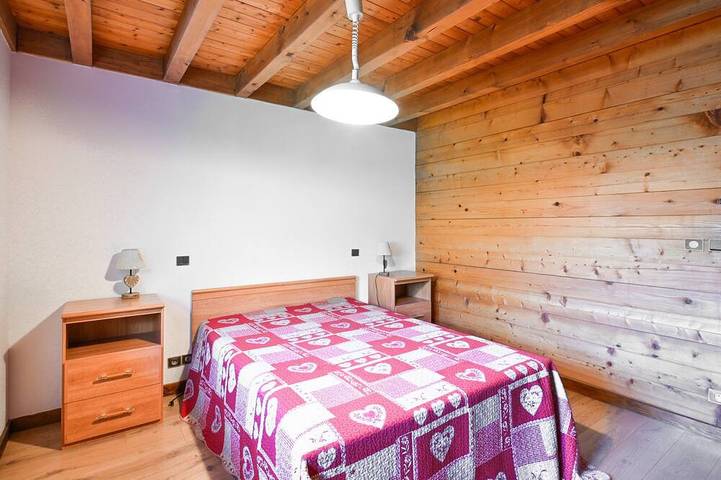 Gîte pour 8 personnes, avec Balcon ainsi que Jacuzzi et Jardin à Les Clefs - 4
