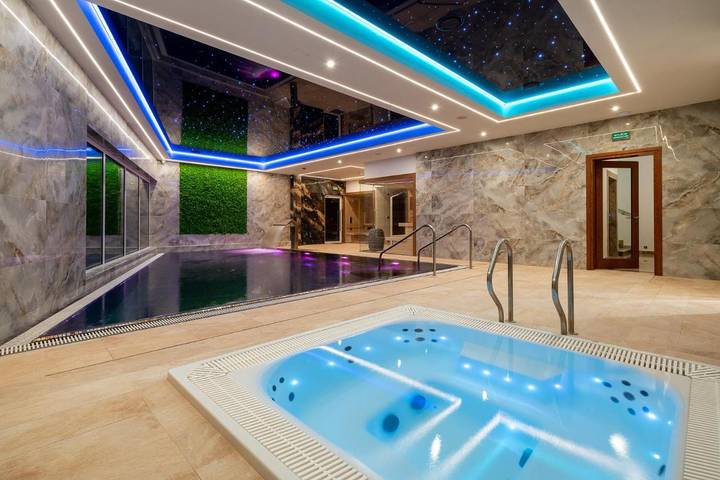 Ośrodek wypoczynkowy dla 2 osób, z basen i jacuzzi oraz sauna i ogród w Krynica-Zdrój