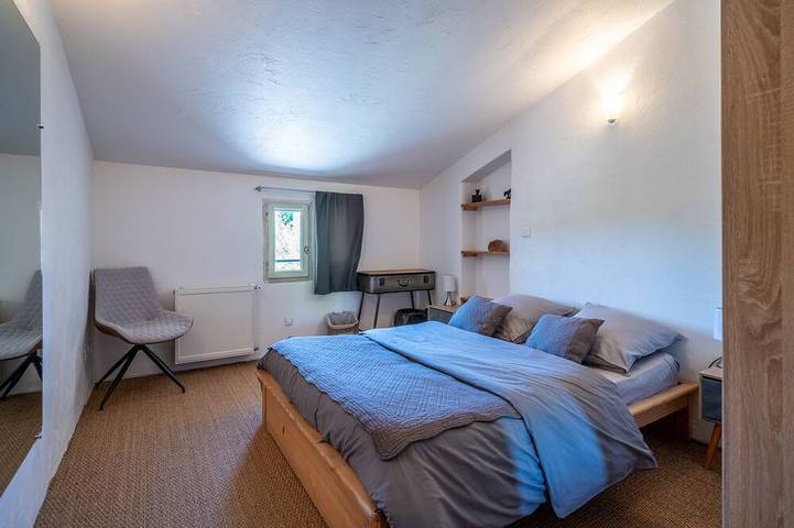 Large villa, 6 to 15 people on the edge of the forest and river with heated pool in Cotignac, Brignoles region