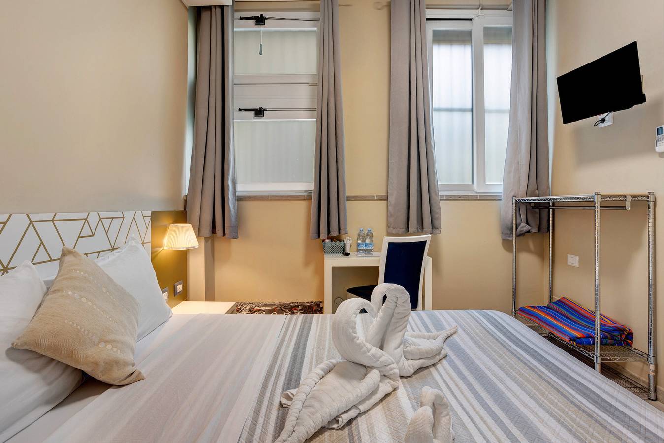 Vierbettzimmer mit Wlan und Klimaanlage in Mailand, Mailand Provinz