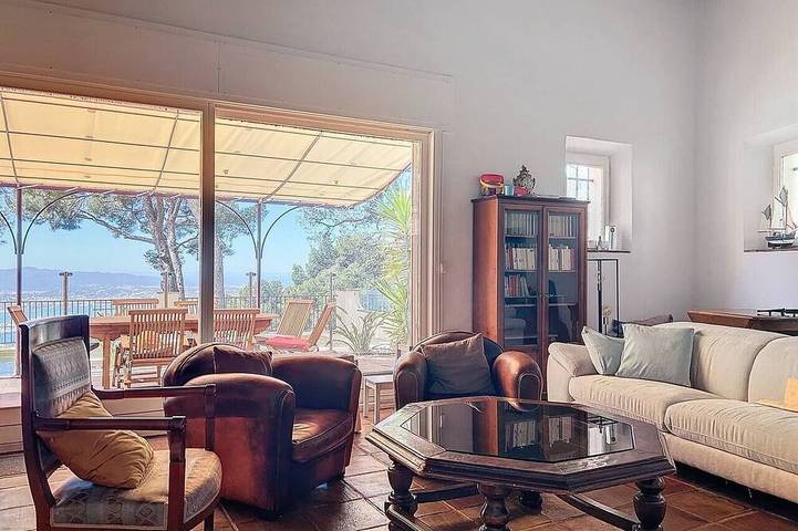 Villa pour 16 personnes, avec terrasse, animaux acceptés à Toulon