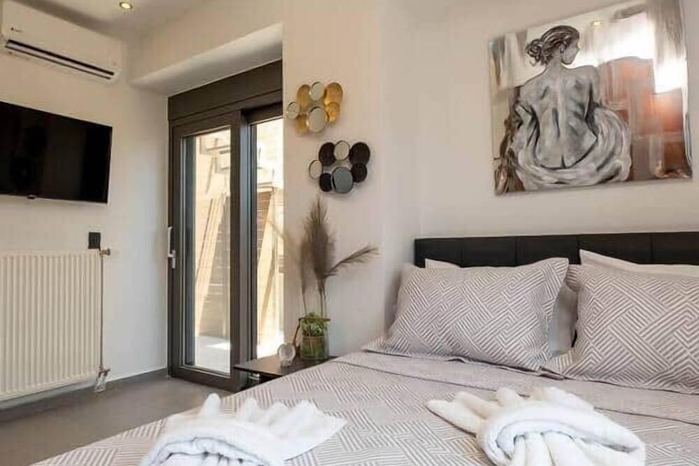 3bd Maisonette with rooftop jacuzzi and views in Chania region