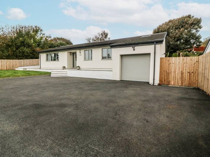 Cottage for 8 people, with garden, with pets in Trearddur Bay