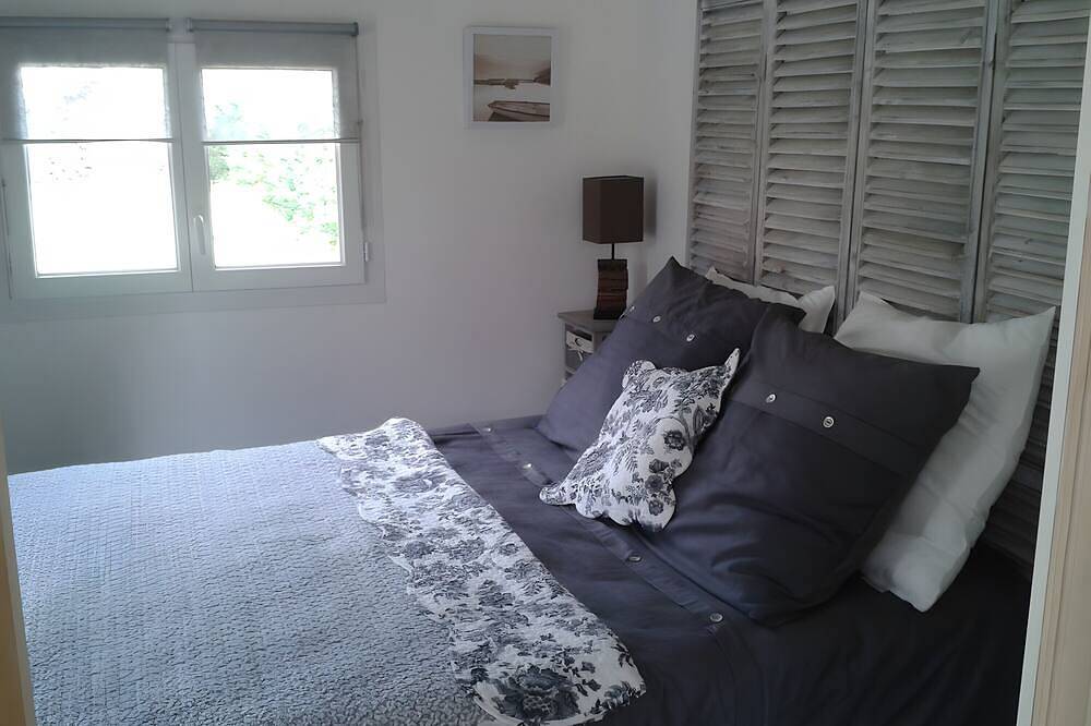 Holiday Home 'La Bastide De Mongiraud' with Shared Terrace, Communal Garden and Wi-Fi in Blanquefort, Bordeaux region
