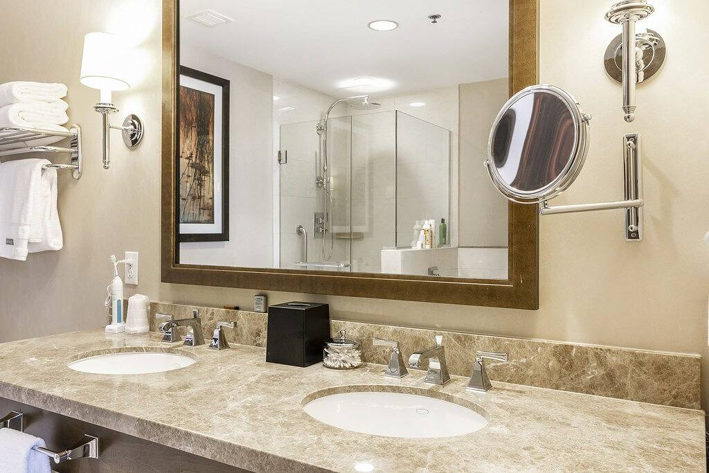 Ganze Wohnung, Riverfront Luxury Resort/Spa/Ski In-Ski Out Condo/Unmatched Top Floor Views in Avon, Beaver Creek