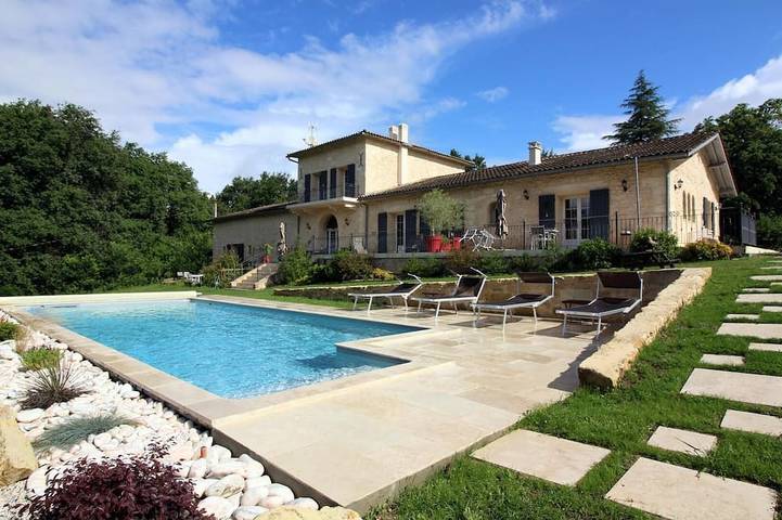 Location de vacances pour 4 personnes, avec jardin et piscine à Lignan-de-Bordeaux