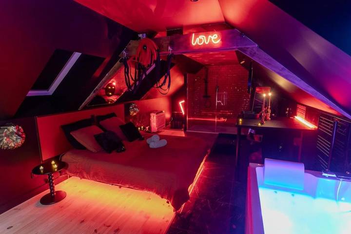 Gîte pour 2 personnes, avec Jacuzzi ainsi que Terrasse et Jardin à Trélazé