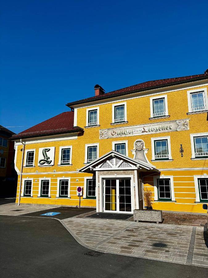 Hôtel, avec Terrasse et Vue à Straßwalchen