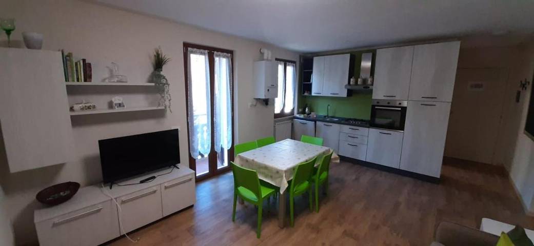 Gîte pour 8 personnes, avec Balcon et Terrasse ainsi que Jardin et Vue dans Serina