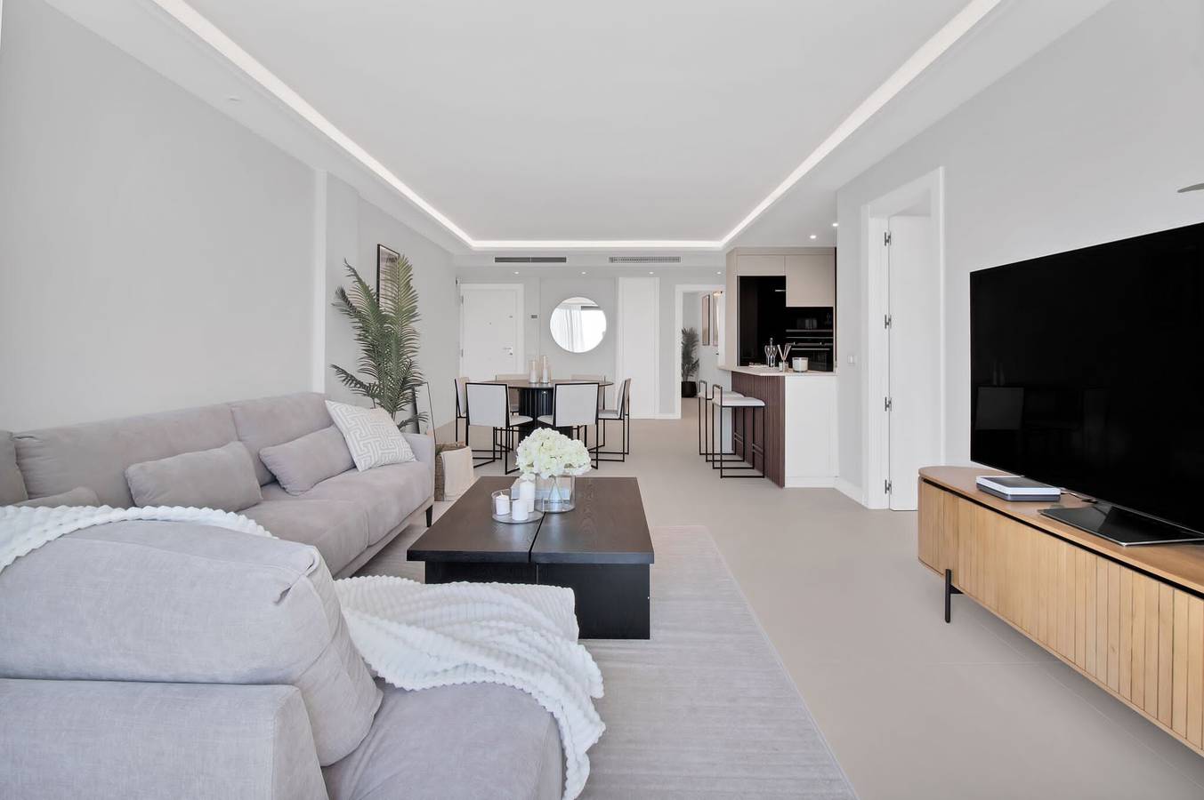 Entire apartment, Apartment '5min De Puerto Banús' with Mountain View, Wi-Fi and Air Conditioning in Marbella West, Marbella