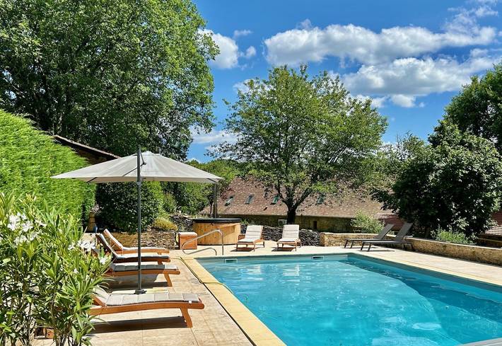 Gîte pour 10 personnes, avec jardin ainsi que terrasse et piscine à Badefols-sur-Dordogne - 2