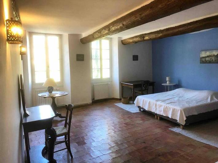 Location de vacances pour 22 personnes, avec terrasse et jardin ainsi que vue et piscine à Brignoles - 2