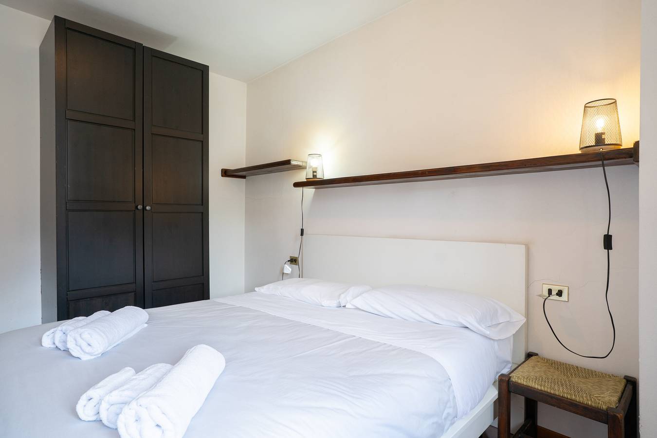 Appartamento intero, Mountain lodging with fireplace and mountain view in Barzio, Comune di Barzio