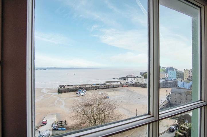 Last minute apartment for 4 people, with Ocean view in Tenby