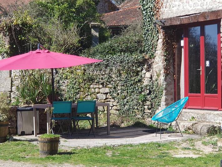 Location de vacances pour 4 personnes, avec vue et jardin à Saint-Pardoux - 2