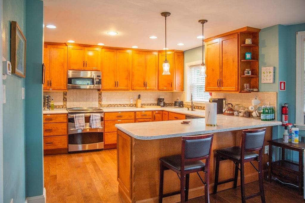 Spacious Entire Home • Free Parking • Near Philly & Universities in Upper Darby, Pennsylvania