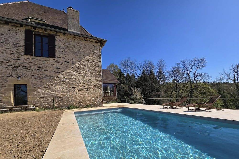 Maison périgourdine, piscine, animaux acceptés in Jumilhac-le-Grand, Parc naturel régional Périgord-Limousin
