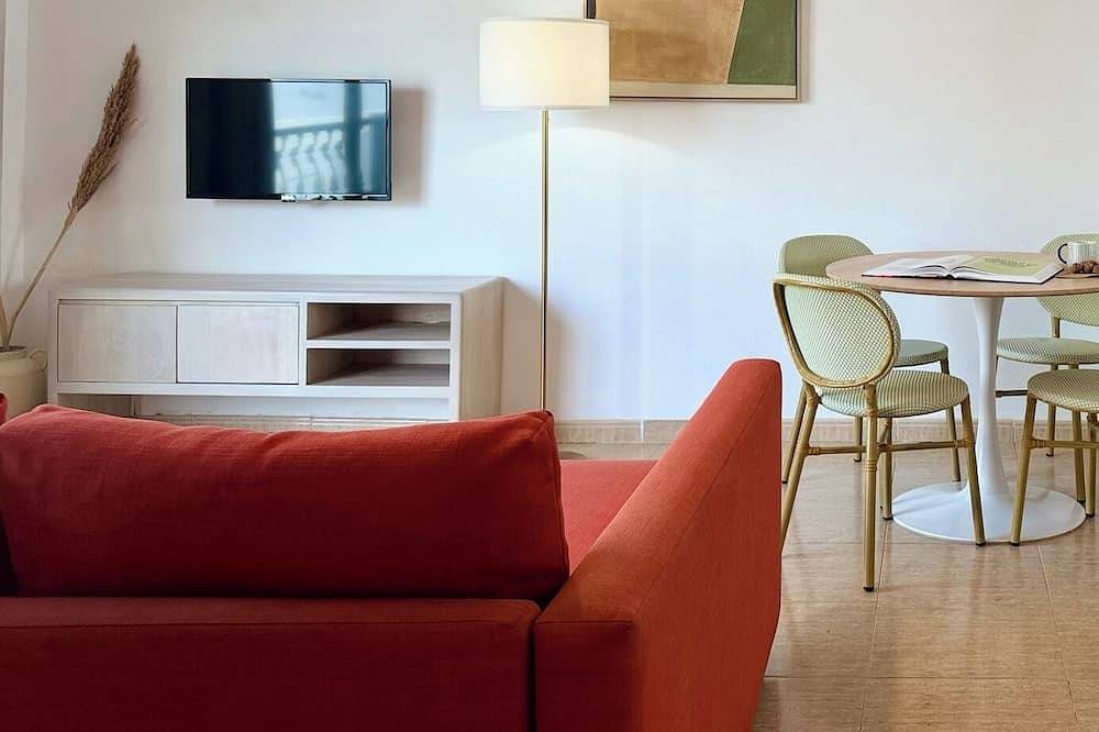 Entire apartment, Canaryislandshost l Orilla I in Famara Beach, Teguise