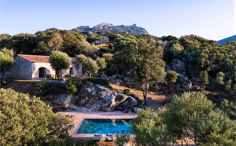 Villa pour 8 personnes, avec terrasse ainsi que jardin et piscine à Propriano