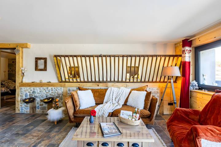 Cottage 'L'étable' with Private Terrace, Shared Garden and Wi-Fi in Sales, Annecy region