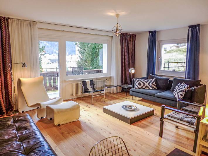 Ferienwohnung für 4 Personen, mit Balkon und Garten sowie Ausblick in Zuoz