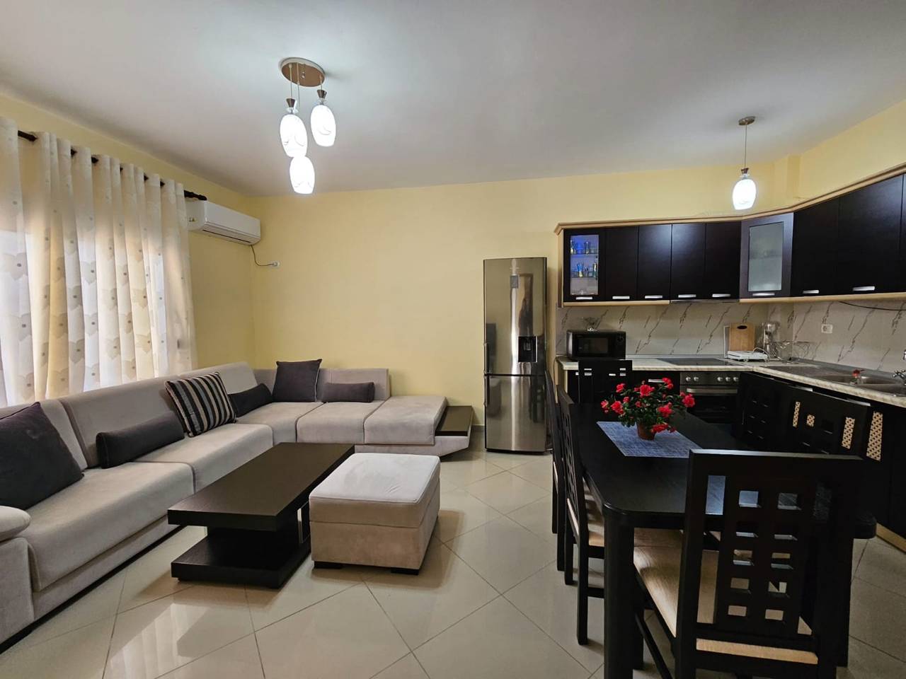 Ganze Ferienwohnung, Ferienwohnung für 6 Personen mit Balkon in Sarandë, Vlorë