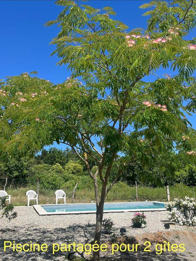 Location de vacances pour 6 personnes, avec vue ainsi que piscine et terrasse à Laurac-en-Vivarais - 3