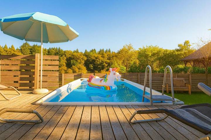 Ferienwohnung für 6 Personen, mit Balkon und Terrasse sowie Garten und Pool