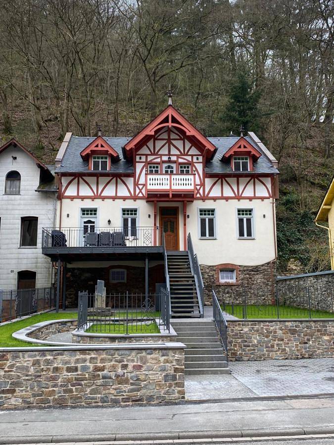 Ferienhaus für 10 Personen, mit Whirlpool und Sauna sowie Garten an der Mosel