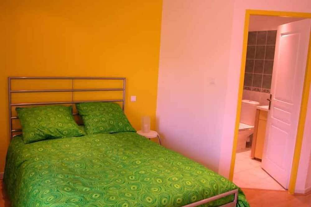 Cottage Quercy with pool, luxury, quiet and relaxing in Caylus, Quercy