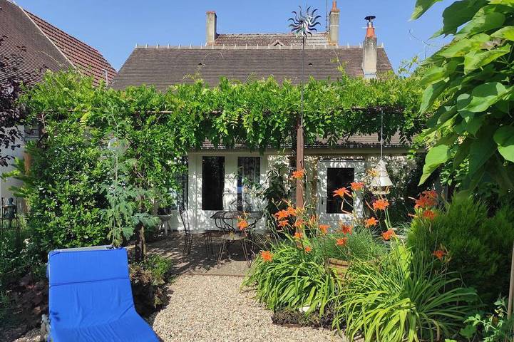 Gîte pour 3 personnes, avec Terrasse et Jardin à Drevant