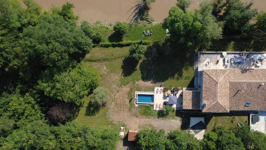 Location de vacances pour 6 personnes, avec jardin ainsi que piscine et vue à Fronsac - 2
