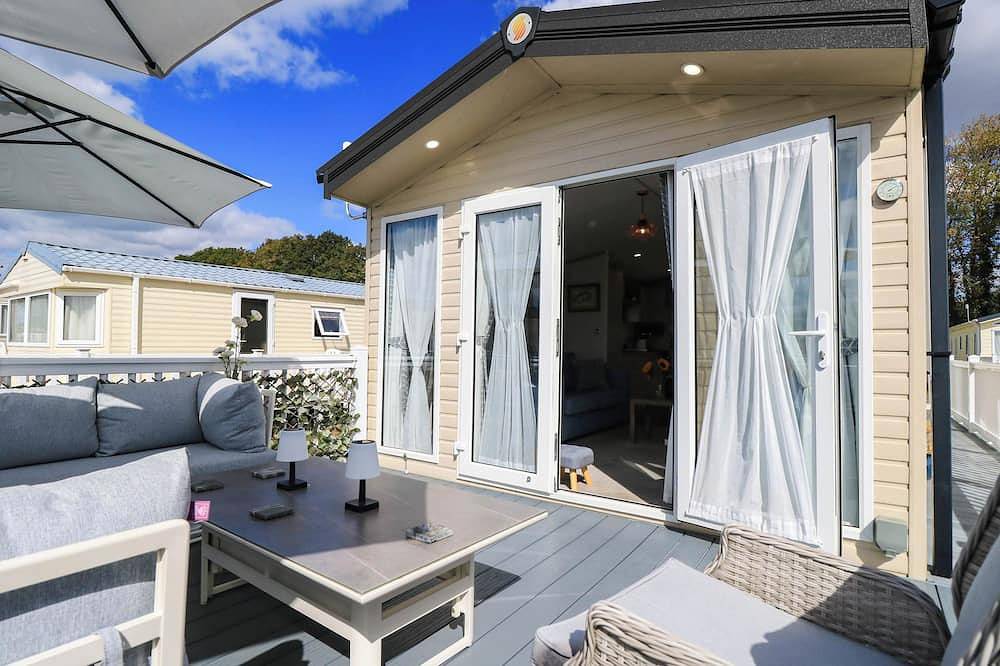 216 Solent Breezes, pet friendly, country holiday cottage in Warsash in Fareham, Hampshire