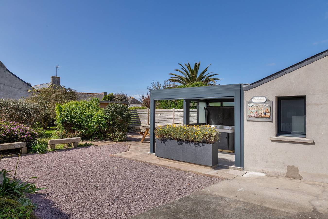 Ferienhaus 'Penty À Deux pas ce La Mer' mit privatem Garten und Whirlpool in Penmarc'h, Côte de Cornouaille