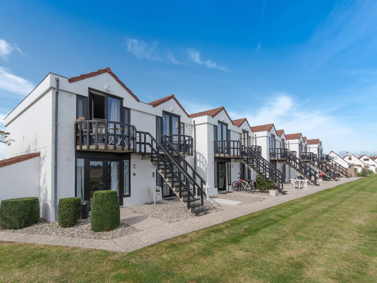 Entire apartment, Sirius with parking and shared pool in De Haan, Belgian Coast