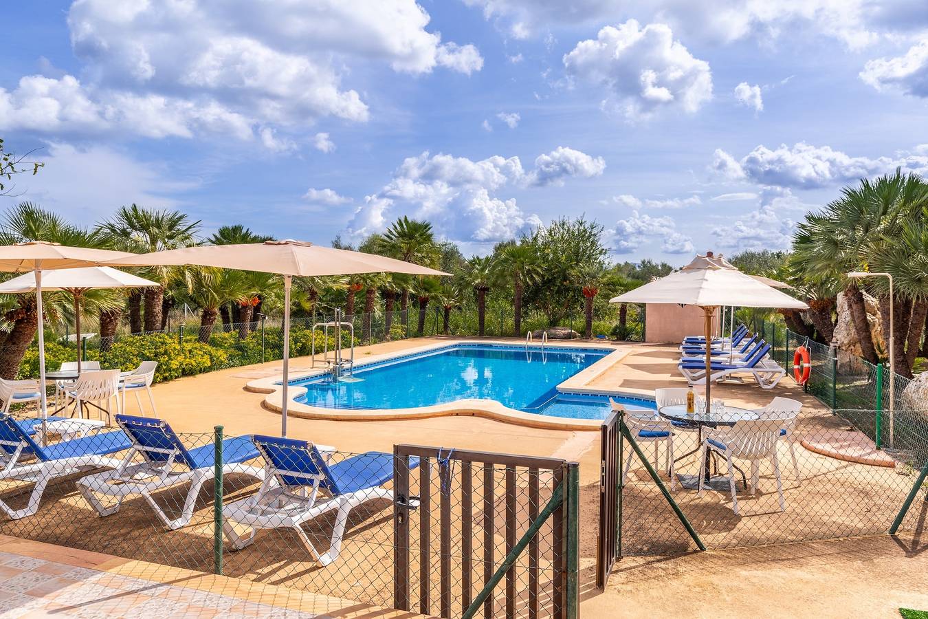 Casa Vacacional 'Palmitos 1' con Vistas al Mar, Wi-Fi y Aire Acondicionado in Muro, Mallorca Norte